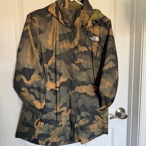 Lightweight women’s large The North Face Camouflage Jacket
